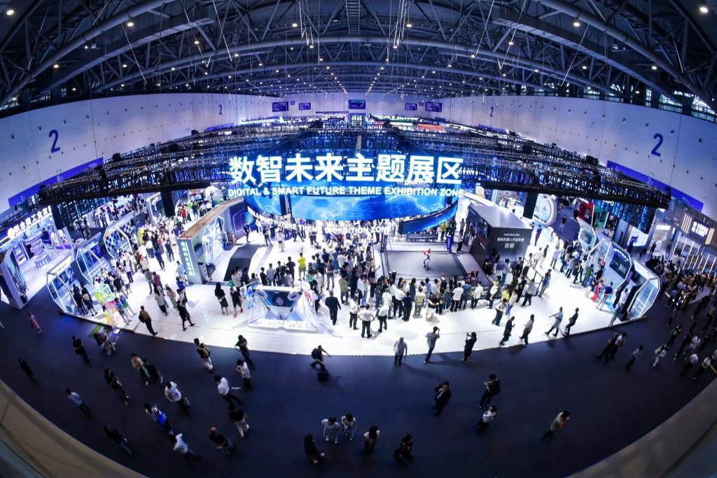 Toàn cảnh hội trường trưng bày các giải pháp số thông minh. Nguồn: Global Digital Trade Expo